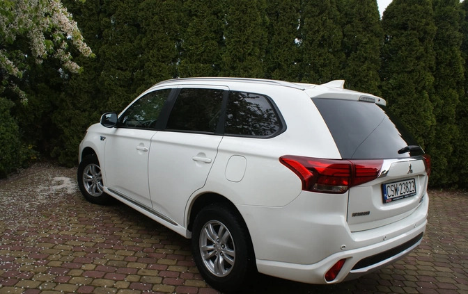 Mitsubishi Outlander cena 66950 przebieg: 255000, rok produkcji 2017 z Wieliczka małe 232